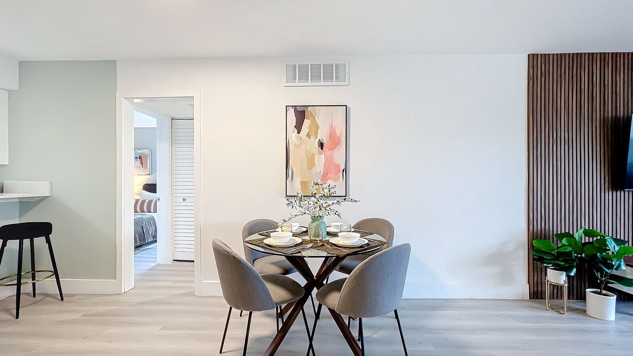 Photo of Livingroom in Lauderdale Harbours