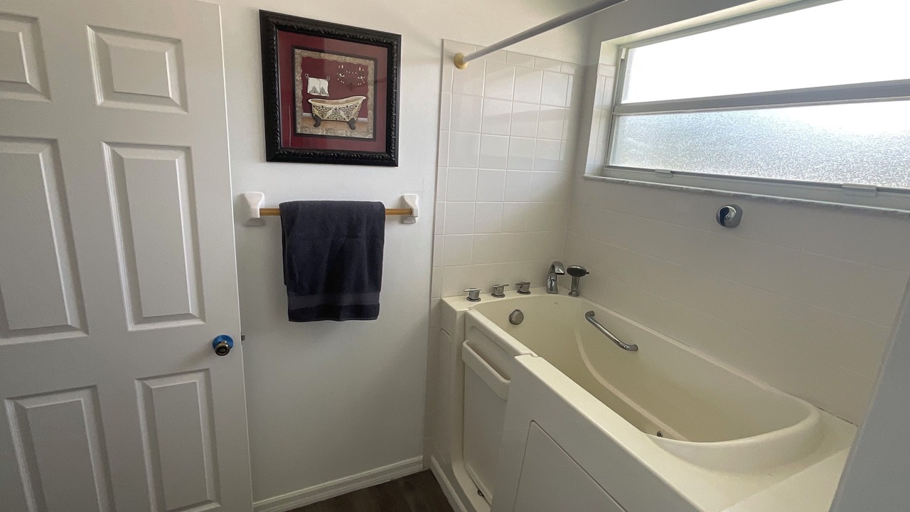 Photo of Bathroom in Eisenhower