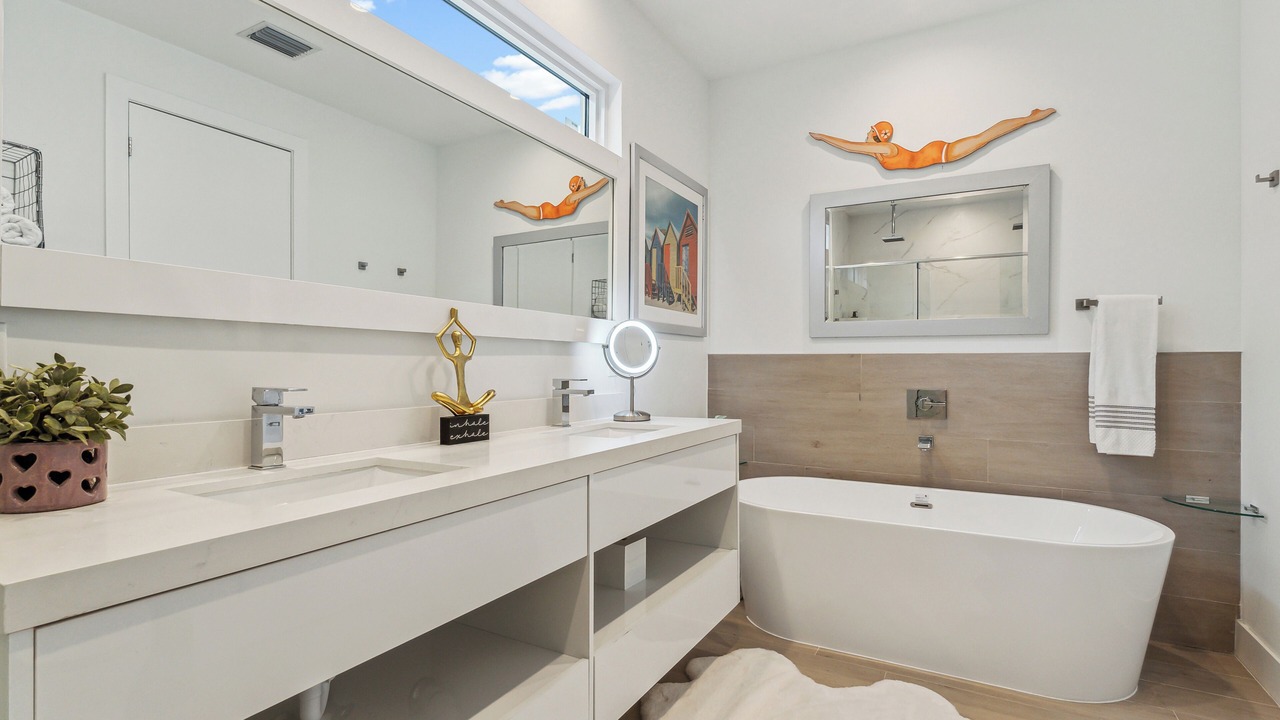Photo of Bathroom in Coral Gables Section