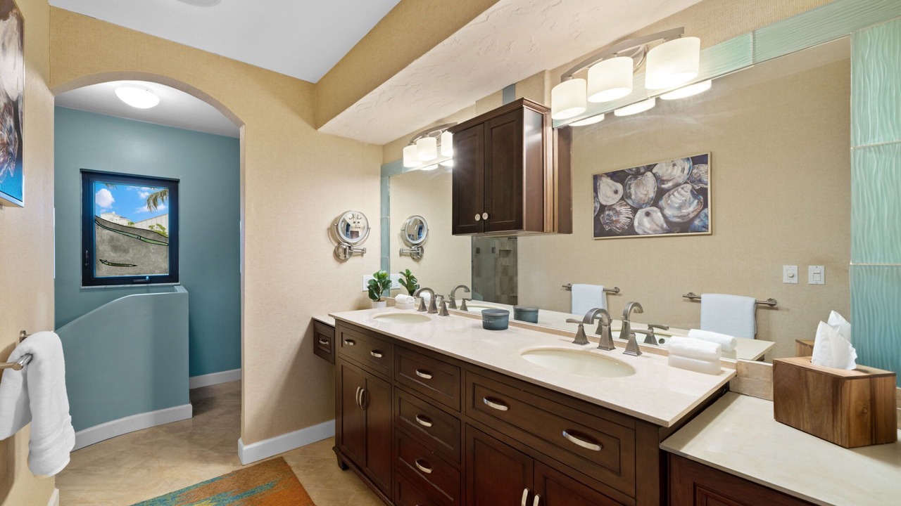 Photo of Bathroom in Vanderbilt Beach