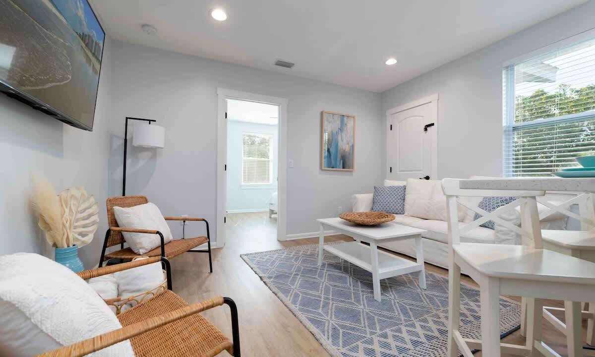 Photo of Livingroom in Neptune Beach