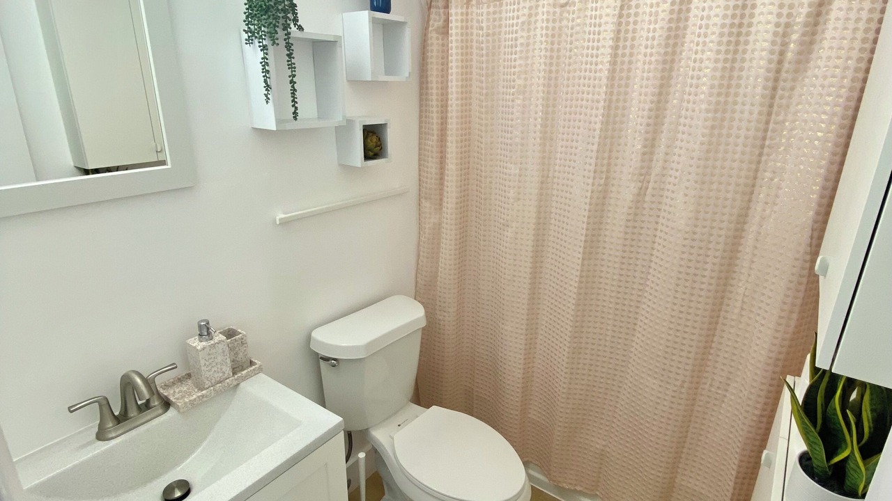 Photo of Bathroom in Garden Isles