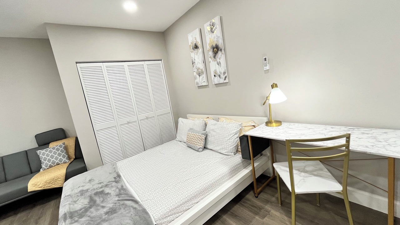 Photo of Bedroom in Town N County Park