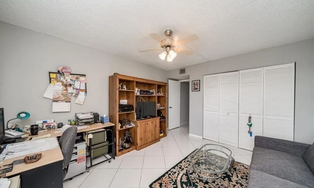 Photo of Livingroom in Inverrary