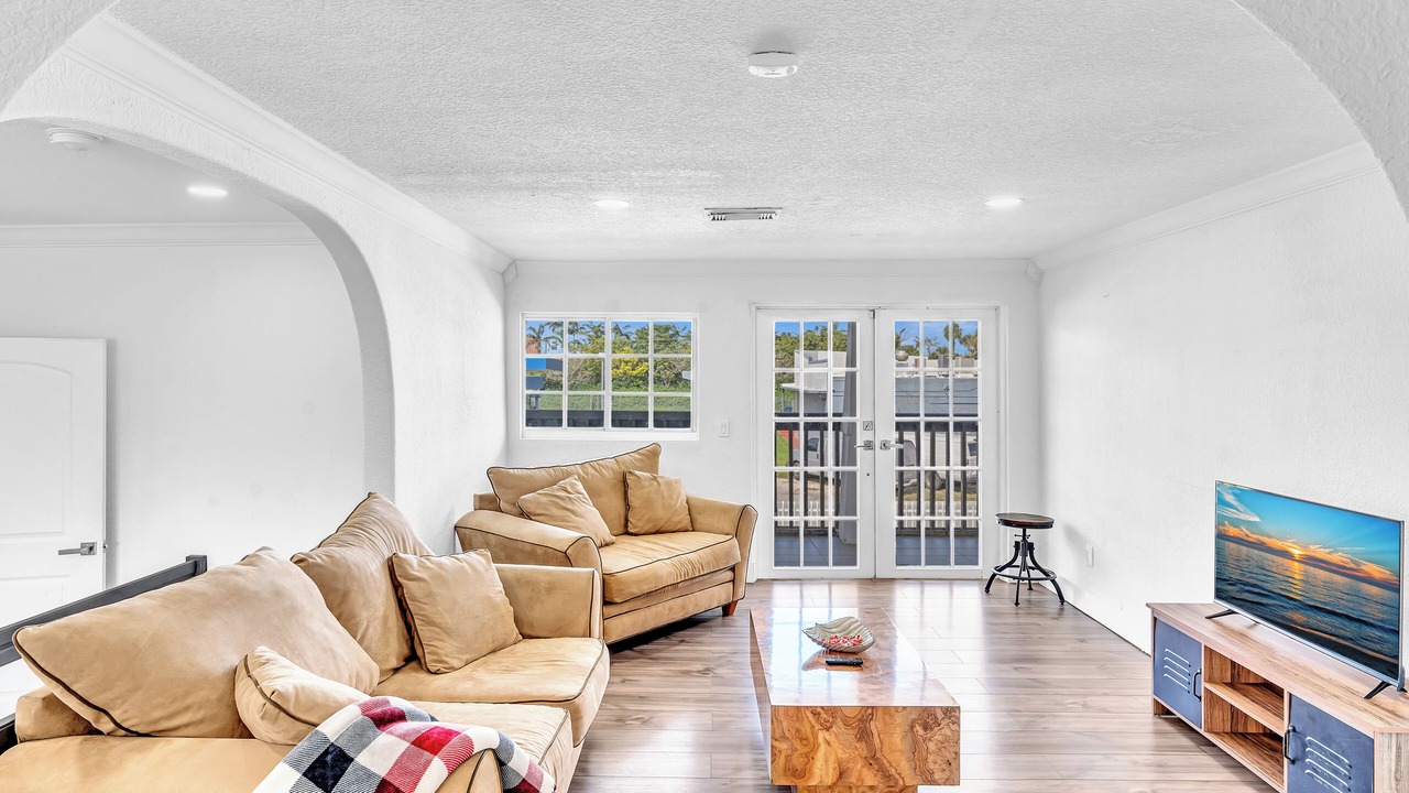Photo of Livingroom in Miami Gardens