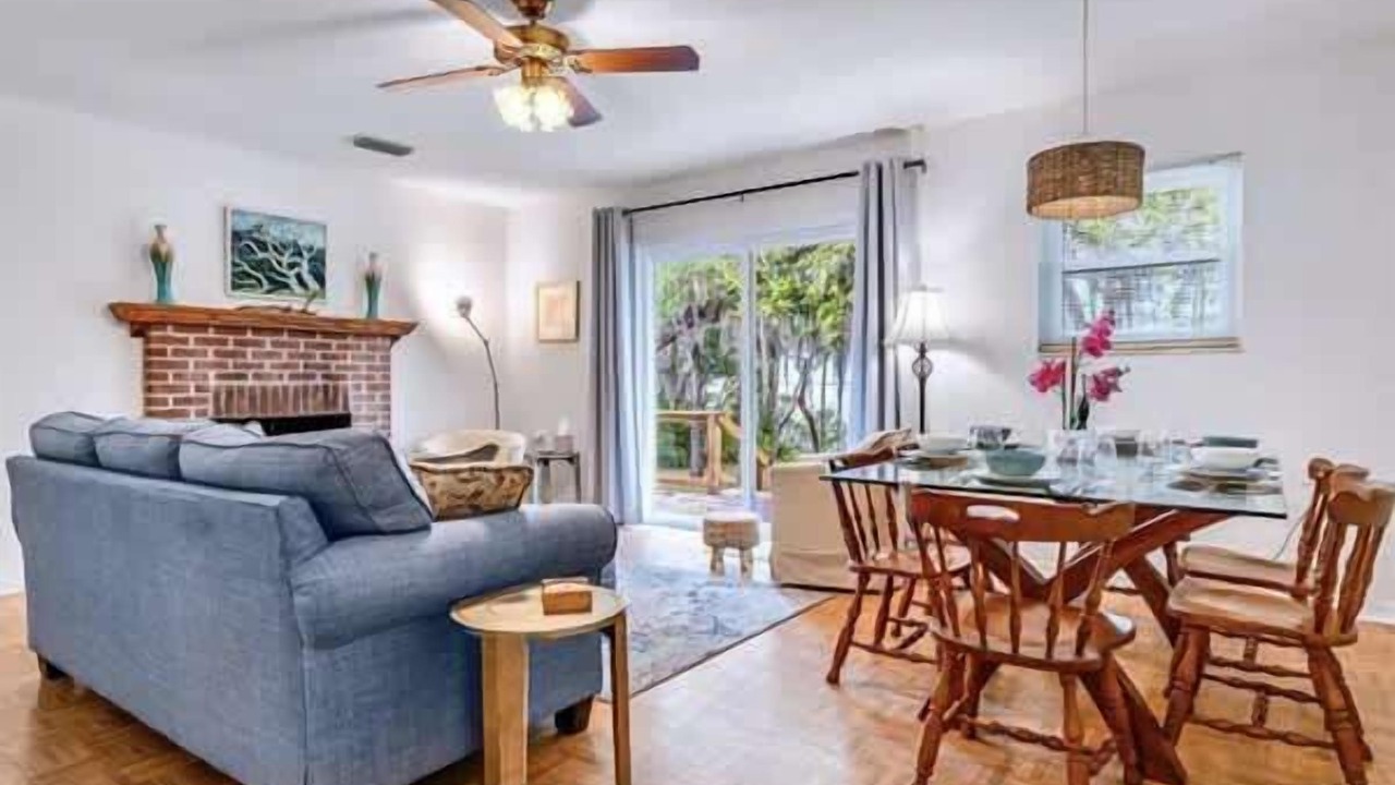 Photo of Livingroom in Eastpoint