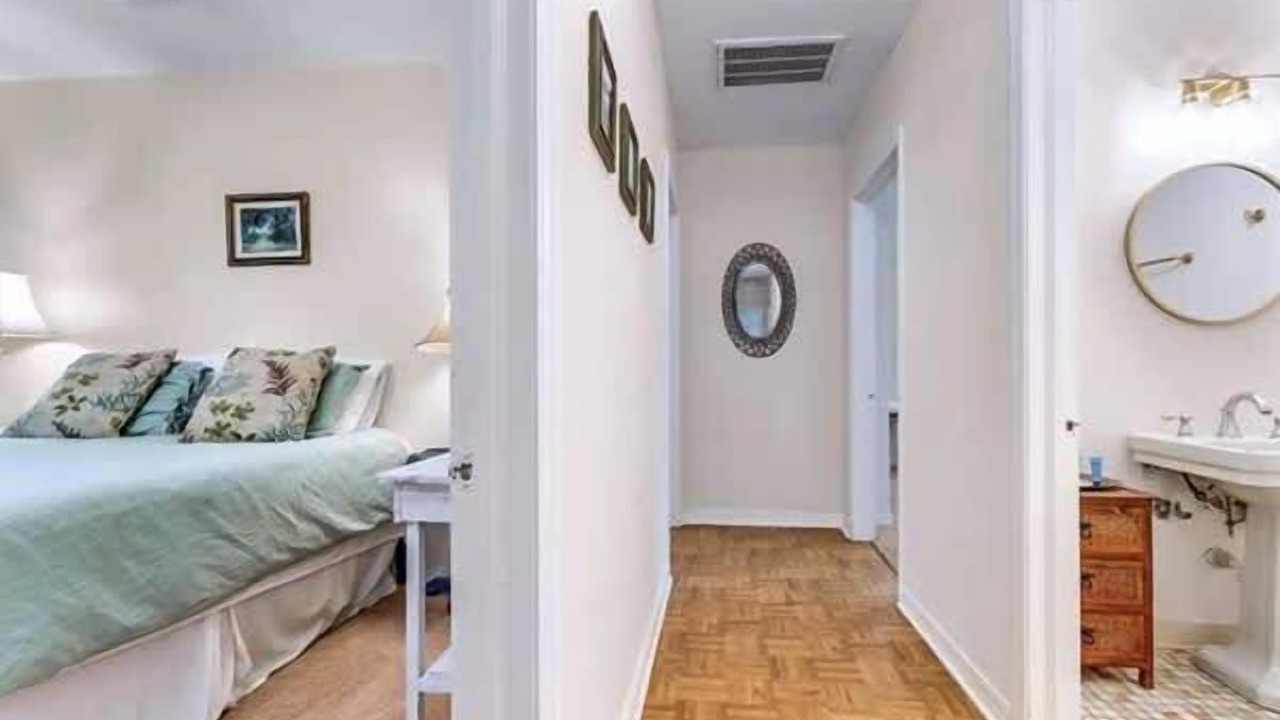 Photo of Bedroom in Eastpoint