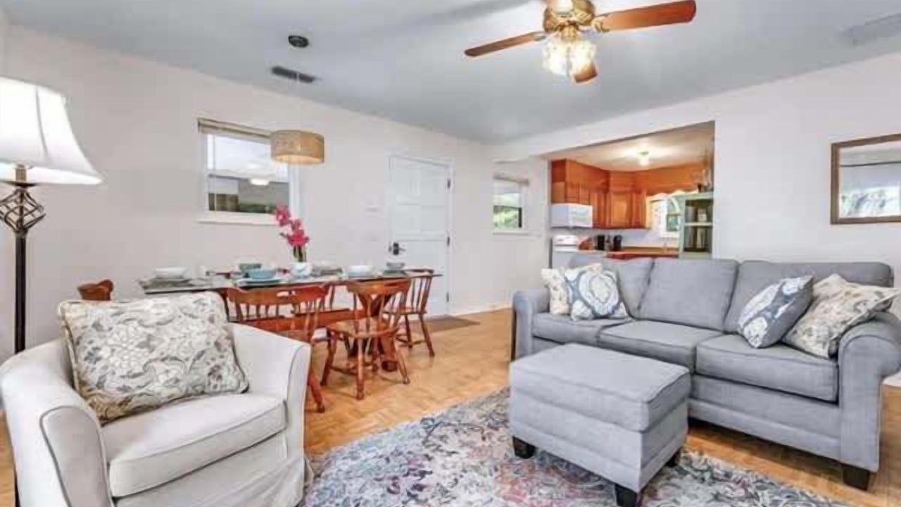 Photo of Livingroom in Eastpoint