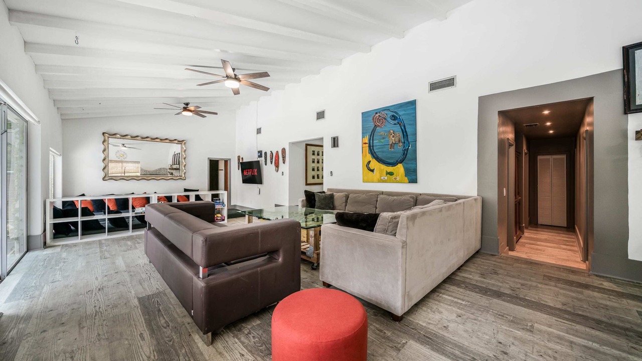 Photo of Livingroom in Golden Glades