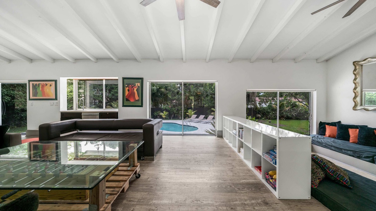 Photo of Livingroom in Golden Glades