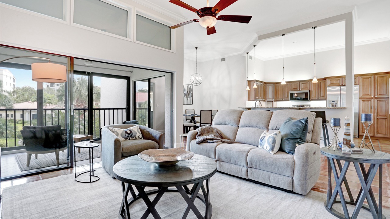 Photo of Livingroom in Pelican Bay