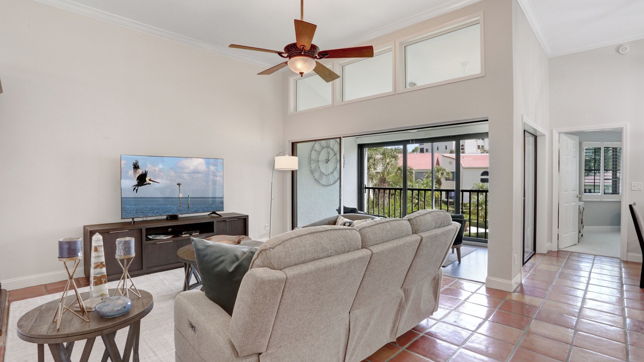 Photo of Livingroom in Pelican Bay