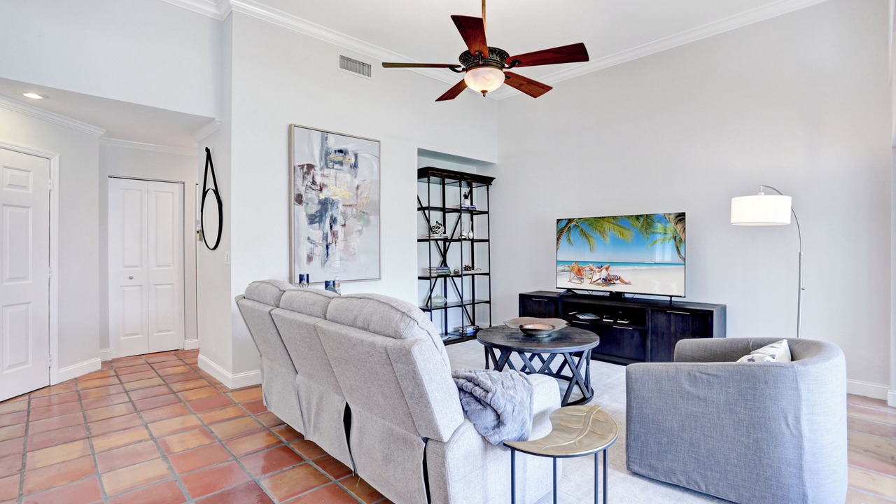 Photo of Livingroom in Pelican Bay