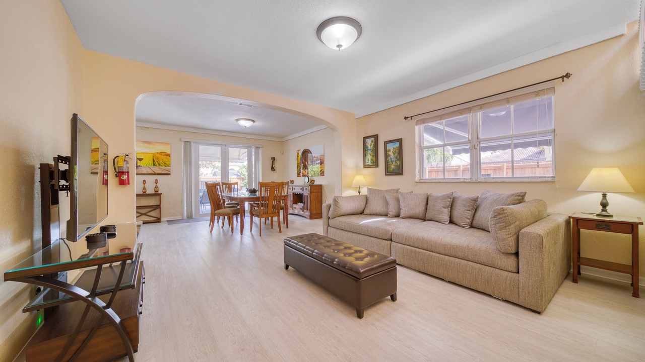 Photo of Livingroom in Ludlam