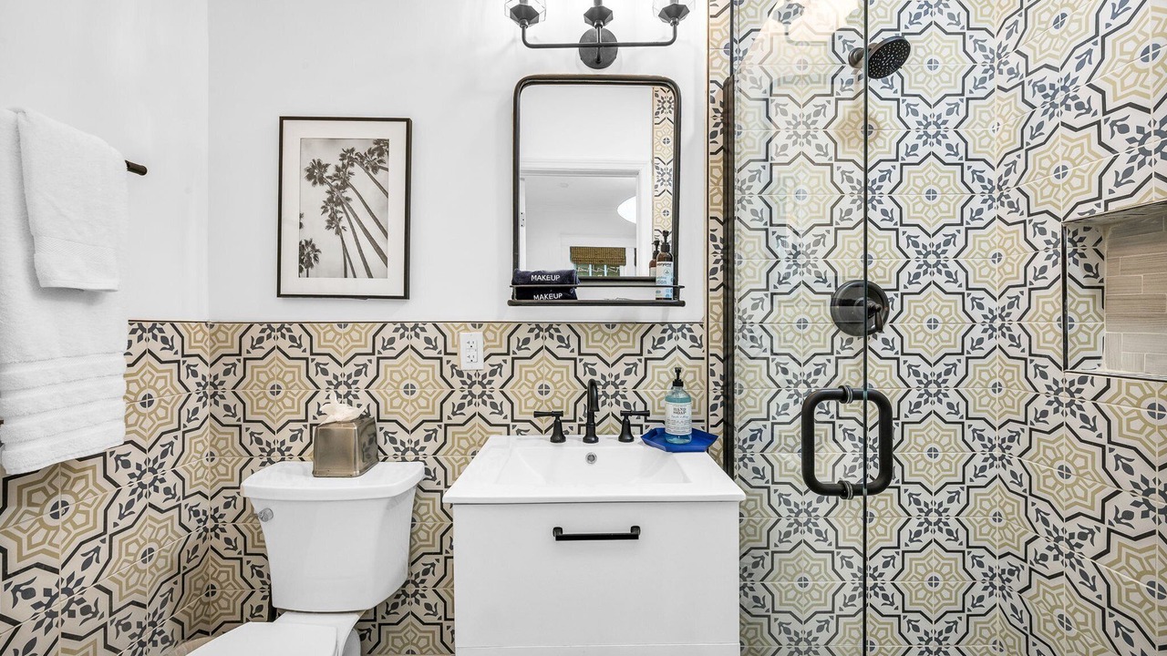 Photo of Bathroom in Flamingo Parks