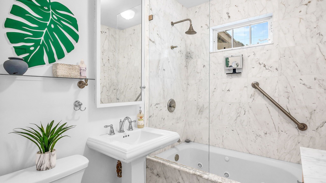 Photo of Bathroom in Flamingo Parks