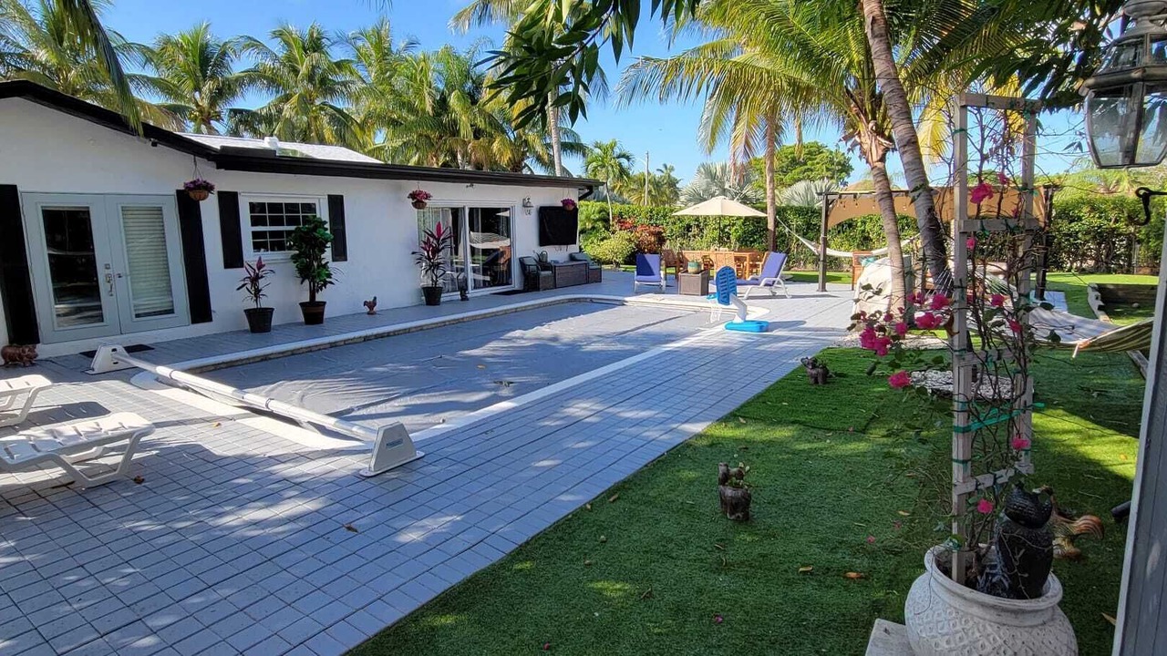 Photo of Patio Balcony in Tropic Palms