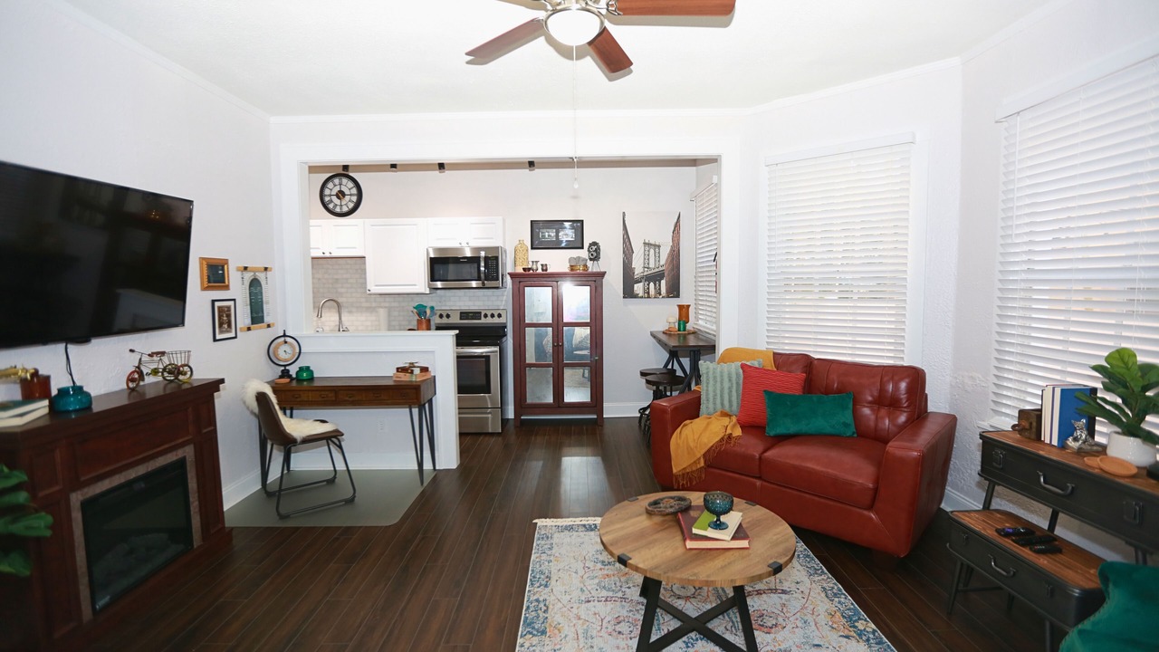 Photo of Livingroom in Courier City - Oscawana