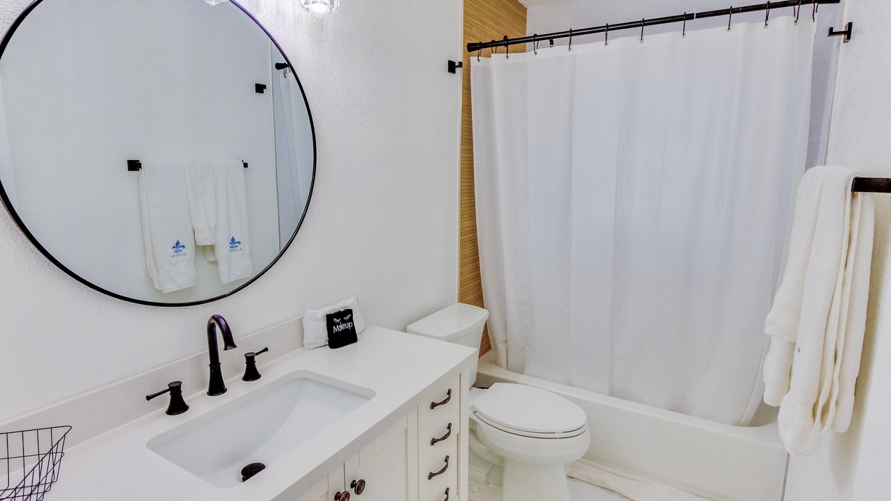 Photo of Bathroom in Cypress Lakes