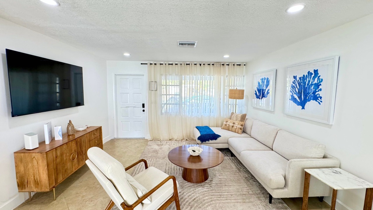 Photo of Livingroom in Cypress Lakes
