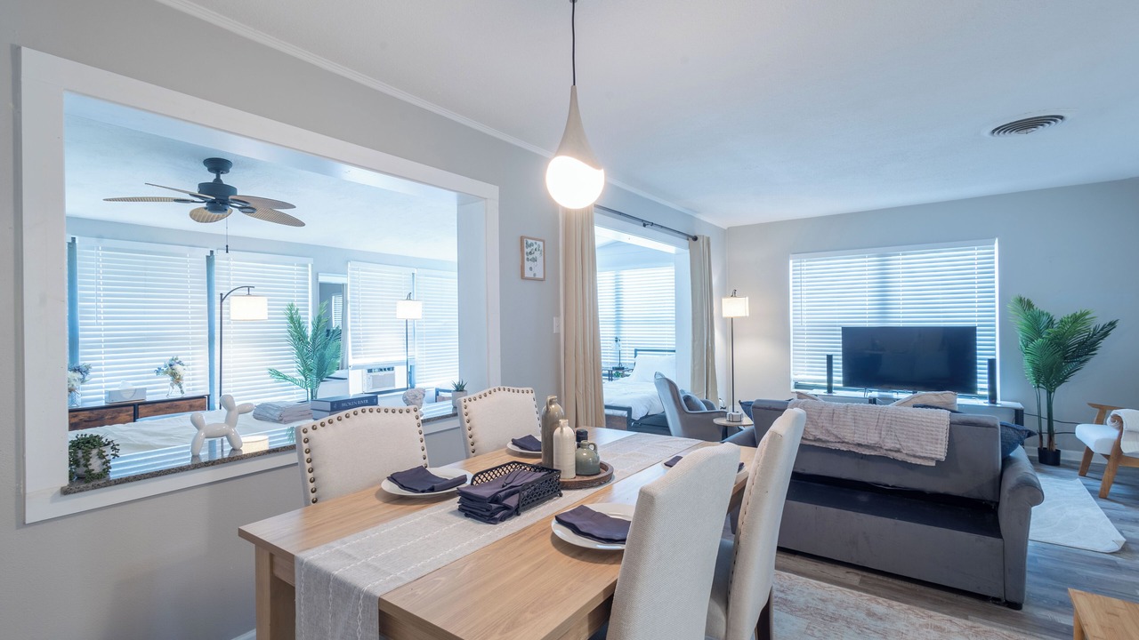 Photo of Livingroom in Bayshore Gardens