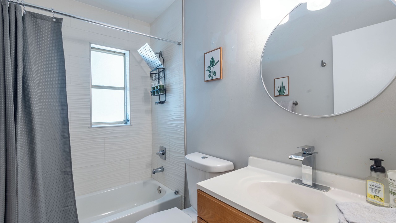 Photo of Bathroom in Bayshore Gardens