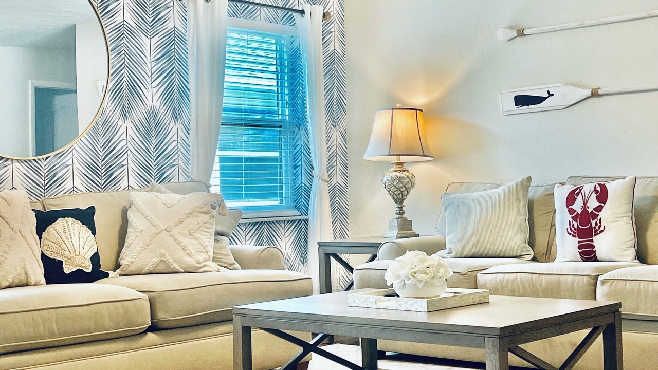 Photo of Livingroom in Vanderbilt Beach