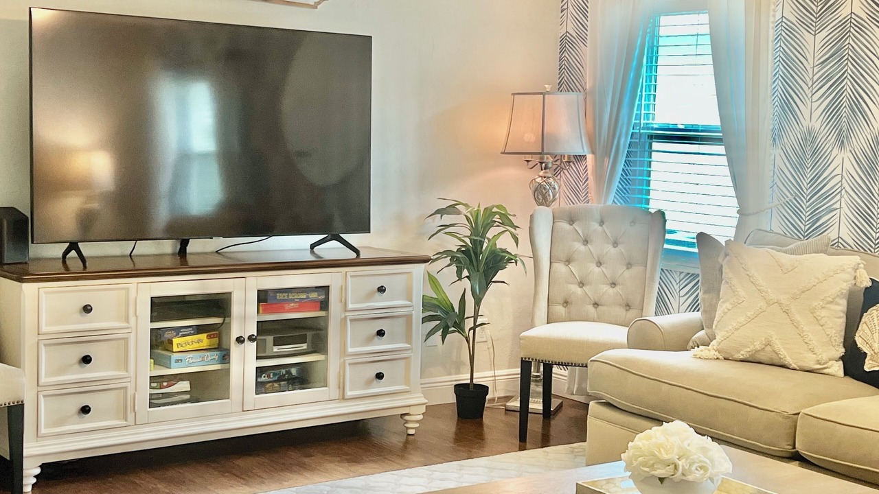 Photo of Livingroom in Vanderbilt Beach