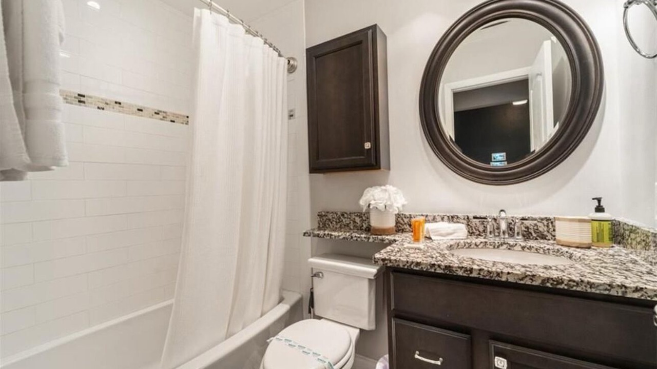 Photo of Bathroom in Vanderbilt Beach