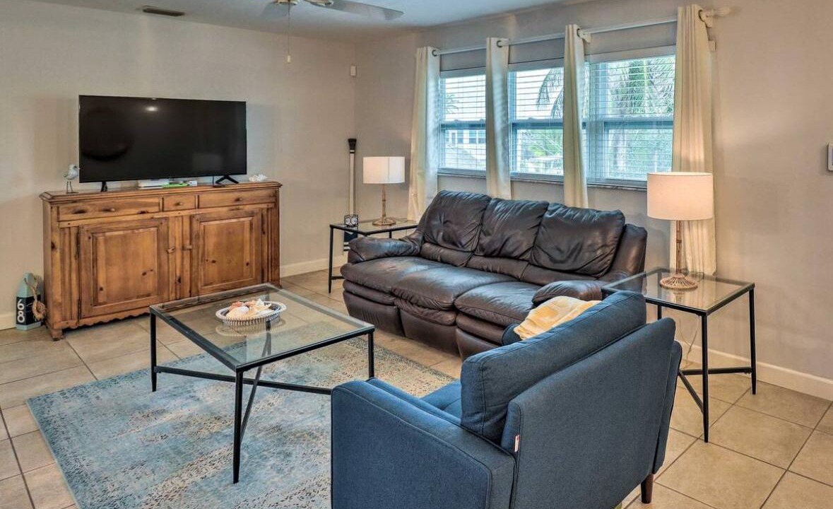 Photo of Livingroom in Breezeswept Beach Estates
