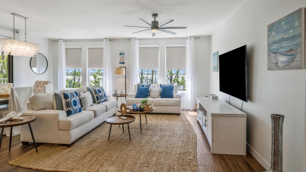 Photo of Livingroom in Baytowne Wharf