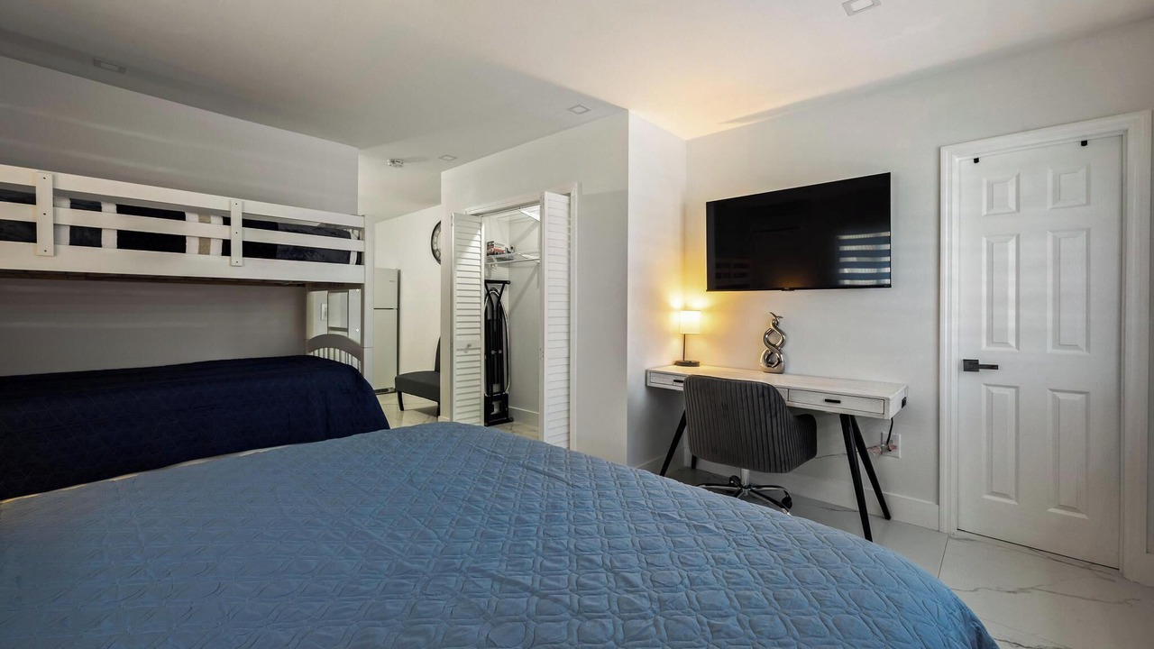 Photo of Bedroom in Carol City