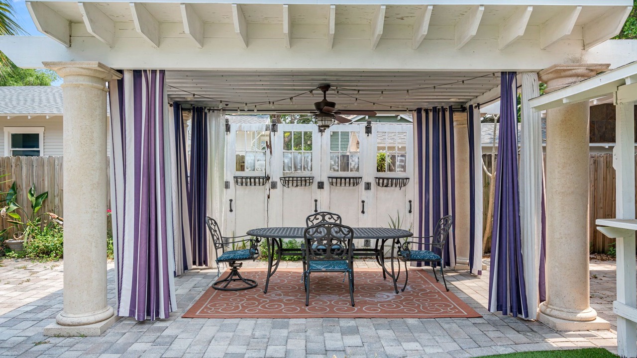 Photo of Outdoor in Historic Hyde Park North