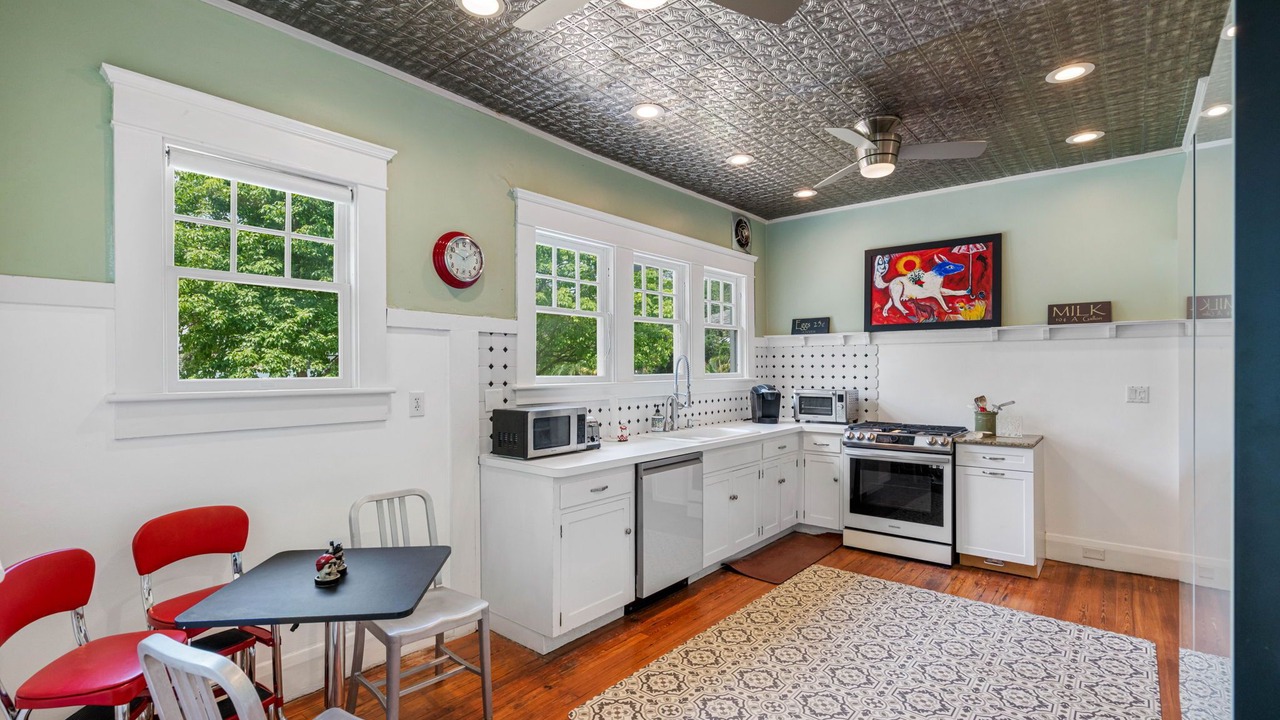 Photo of Kitchen in Historic Hyde Park North