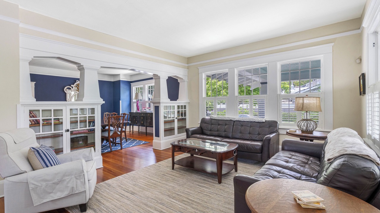Photo of Livingroom in Historic Hyde Park North