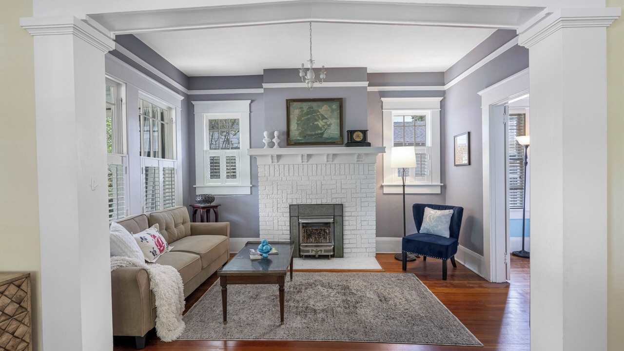 Photo of Livingroom in Historic Hyde Park North