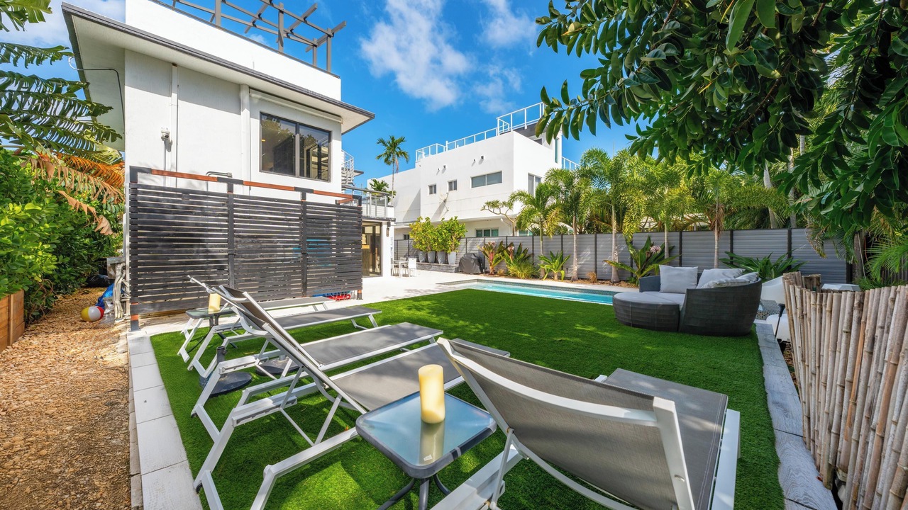 Photo of Patio Balcony in Barrier Island