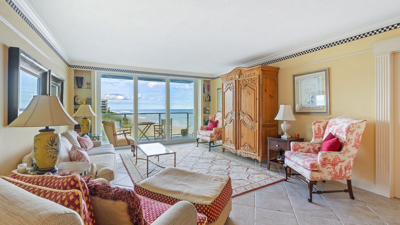 Photo of Livingroom in Palm Beach