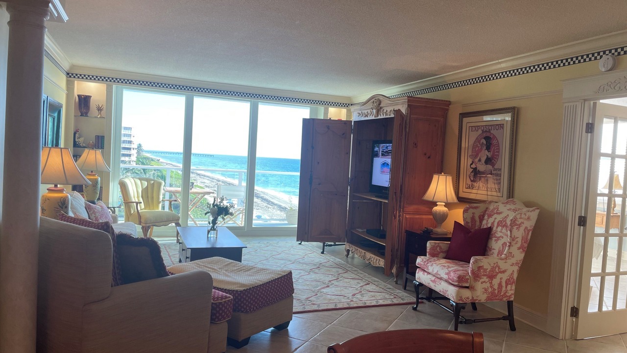 Photo of Livingroom in Palm Beach
