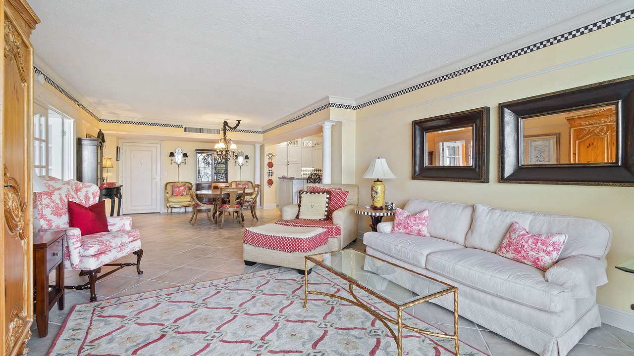 Photo of Livingroom in Palm Beach