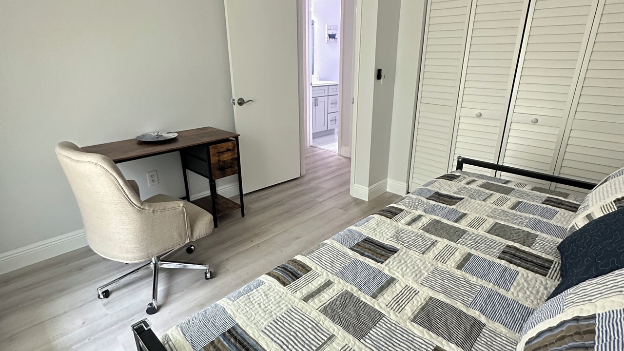 Photo of Bedroom in Lake Magdalene