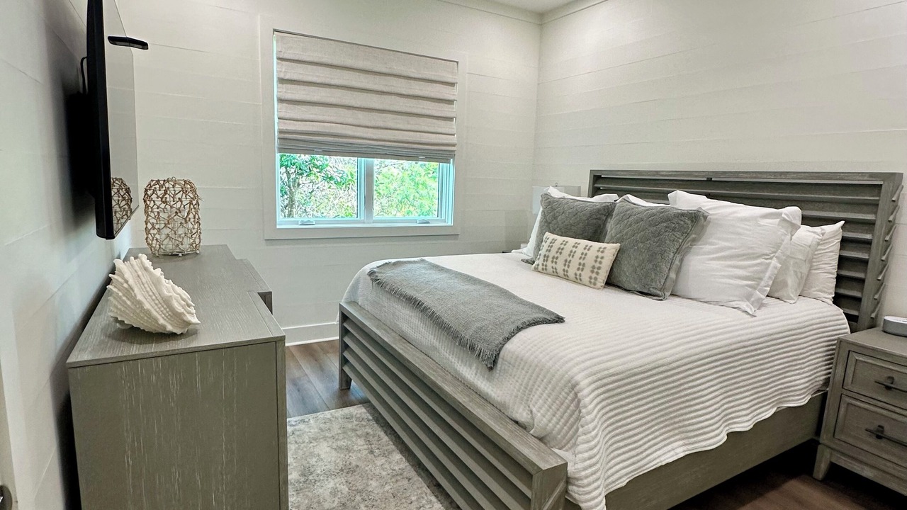 Photo of Bedroom in Miramar Beach