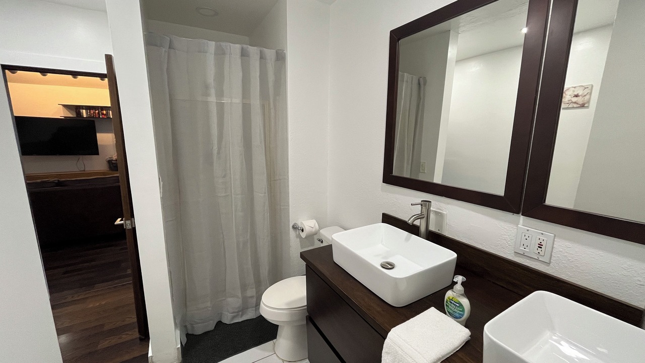 Photo of Bathroom in Central Oakland Park