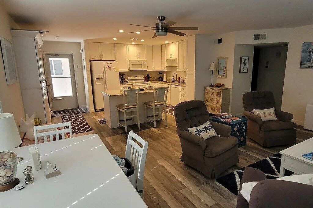 Photo of Livingroom in Golden Beach