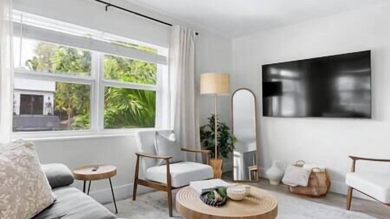 Photo of Livingroom in Hendricks and Venice Isles