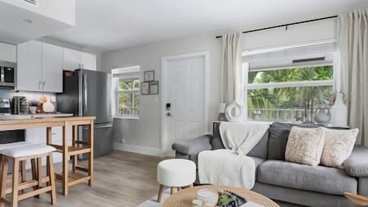 Photo of Livingroom in Hendricks and Venice Isles