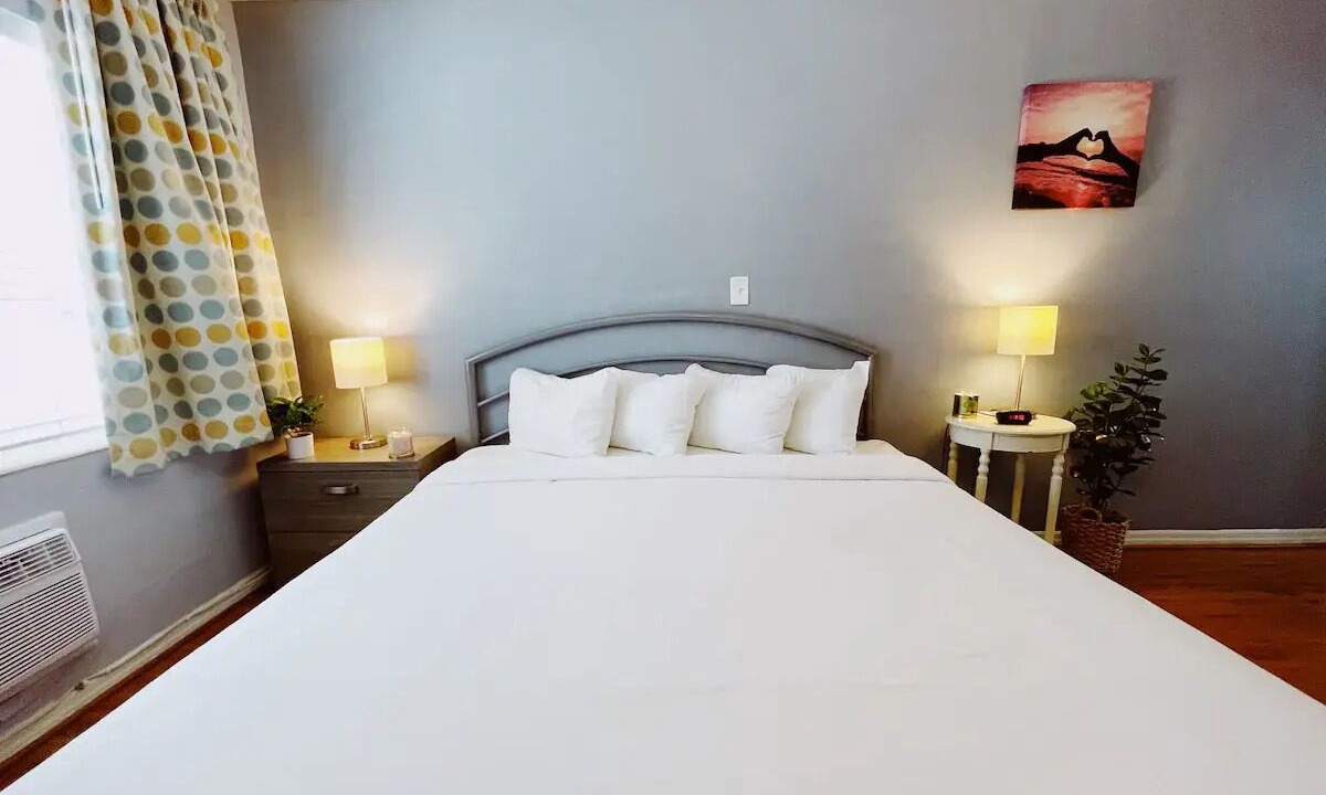 Photo of Bedroom in Lauderdale-by-the-Sea