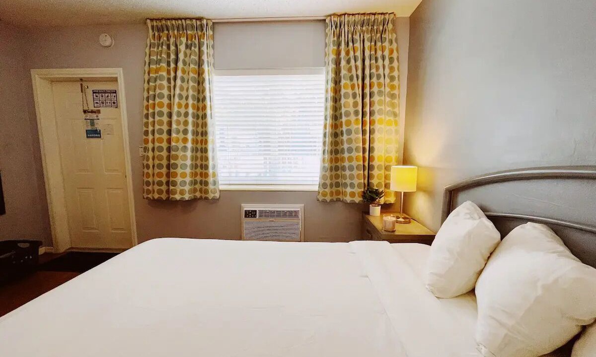 Photo of Bedroom in Lauderdale-by-the-Sea
