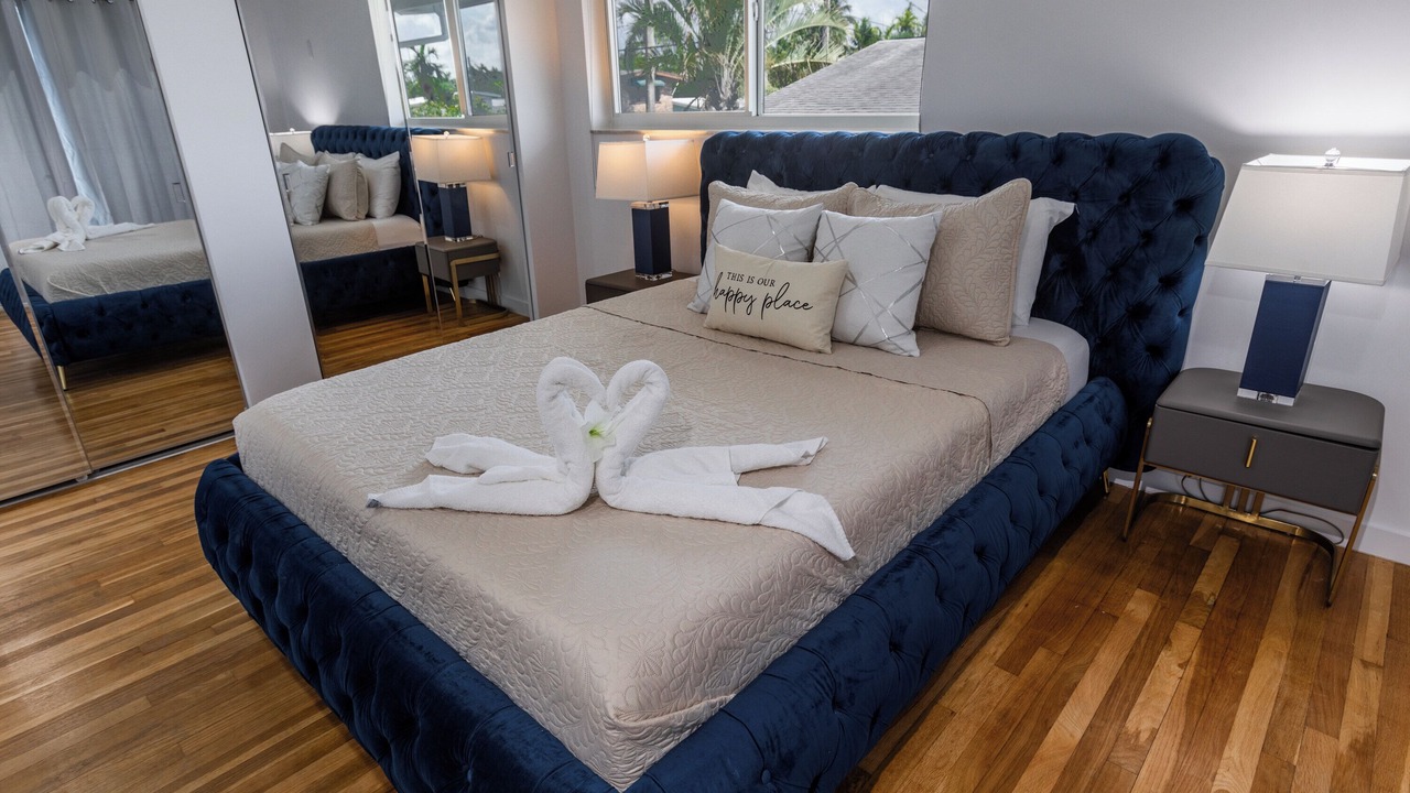 Photo of Bedroom in Lauderdale Isles