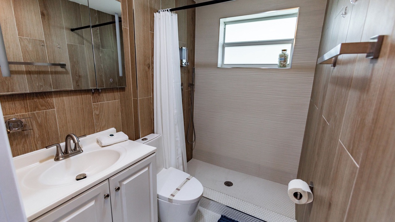Photo of Bathroom in Lauderdale Isles
